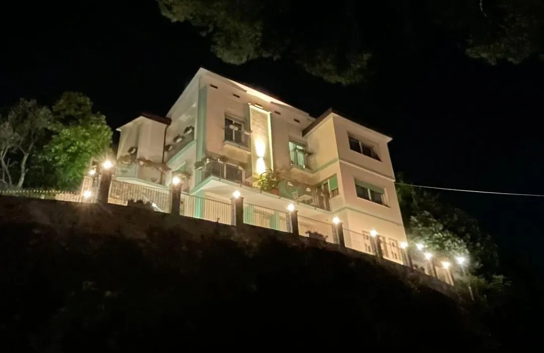 Villa dei Poeti-1